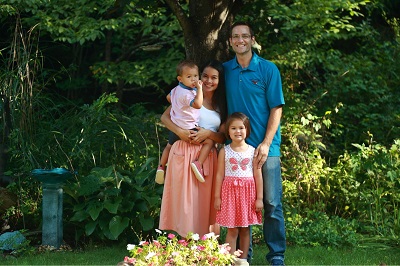 Adam and Alei Husey with their children, Eliana and Dawson